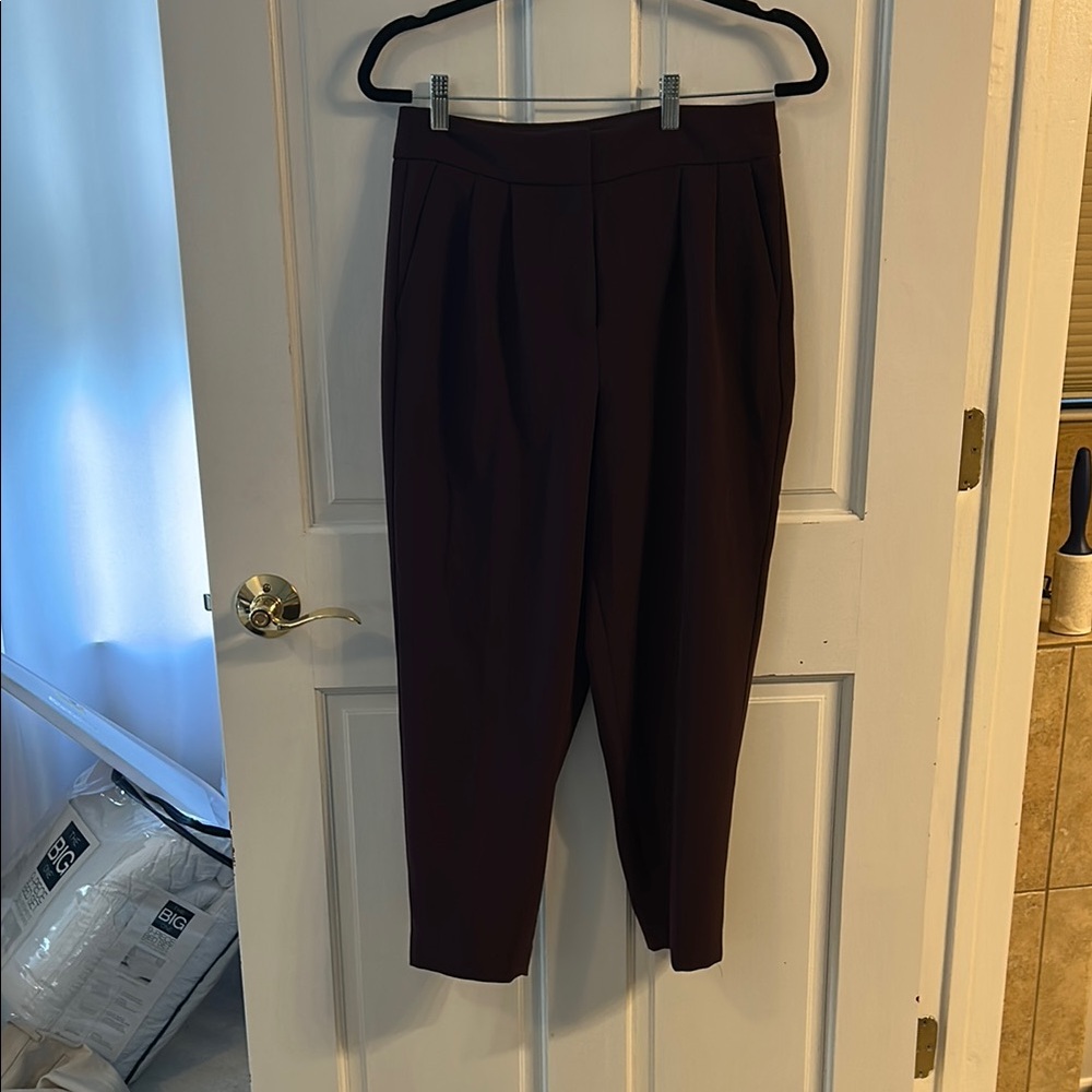 Elegant Women's burgundy cropped pants. Size 6 short.